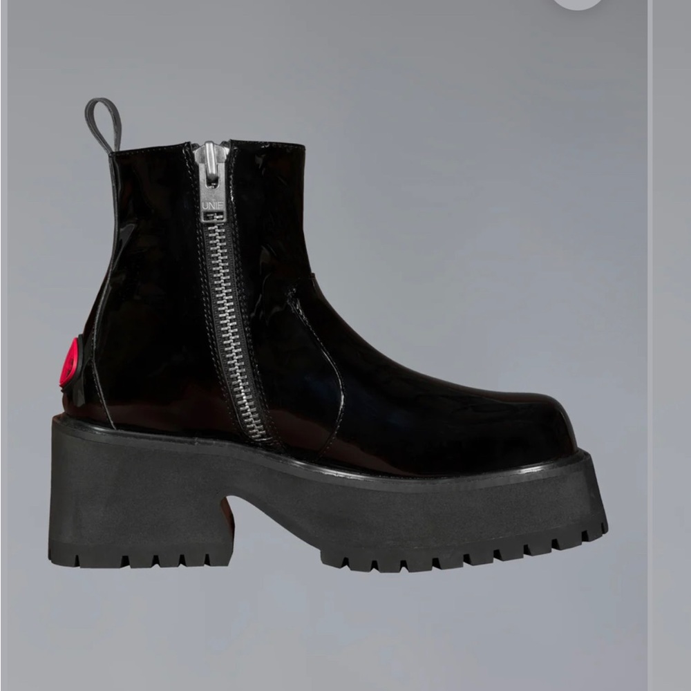 Brand new UNIF dada boots in black